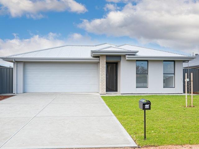 Step into style, space, and supreme comfort in Near New 4 Bedroom
