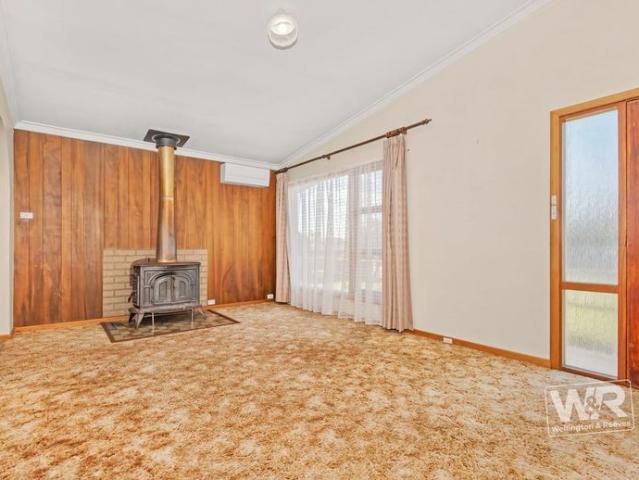 STEP INTO THIS CHARMING RETRO GEM WHICH OFFERS PLENTY OF SPACE FOR EVERYONE
