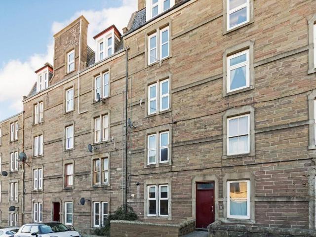 Step Row, Dundee DD2 2 bed flat to rent £1,100 pcm £254 pw