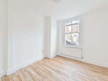 Stephendale Road, Sands End, London, SW6 2 bed flat to rent £3,452 pcm £797 pw