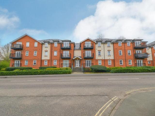Stephens Court, Station Road. 2 bed house to rent £1,900 pcm £438 pw