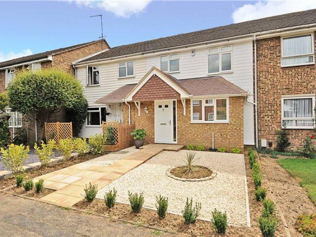 Stephenson Drive, Windsor, Berkshire. 3 bed terraced house to rent £2,450 pcm £565 pw