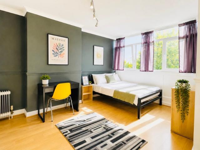 Stepney Green / Qmul Including Bills