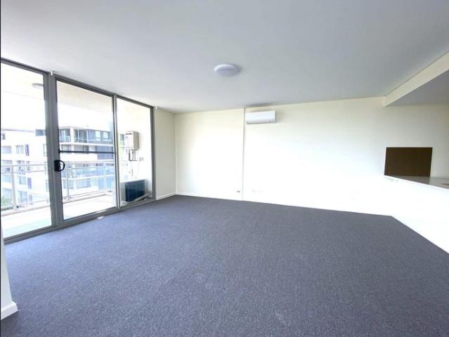 Steps to Westfield 2 Bedrooms apartment for rent