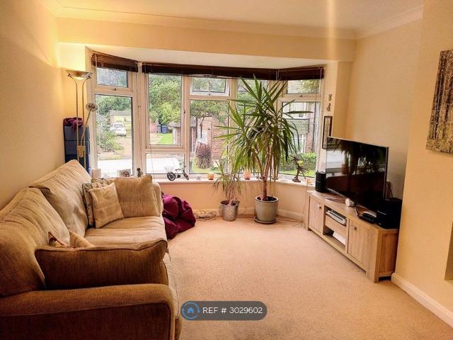 Sterling Avenue, Edgware HA8, 2 bed maisonette to rent, £1,750 pcm | PrimeLocation