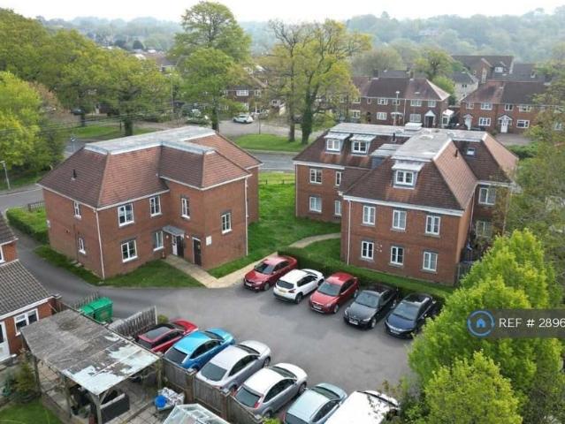 Sterling Court, Southampton, SO31 2 bed flat to rent £1,075 pcm £248 pw