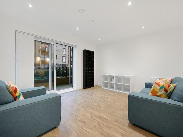 Sterling Drive, Luton LU2, 1 bed flat to rent, £1,300 pcm | PrimeLocation