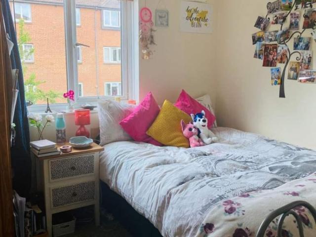 Sterling Gardens, London SE14 1 bed in a house share to rent £800 pcm £185 pw