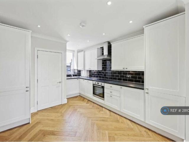 Sternhold Avenue, London, SW2 2 bed flat to rent £2,350 pcm £542 pw