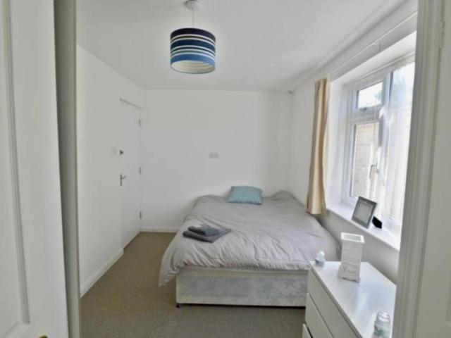 Sterte Close, Poole, Dorset, BH15 1 bed in a house share to rent £600 pcm £138 pw