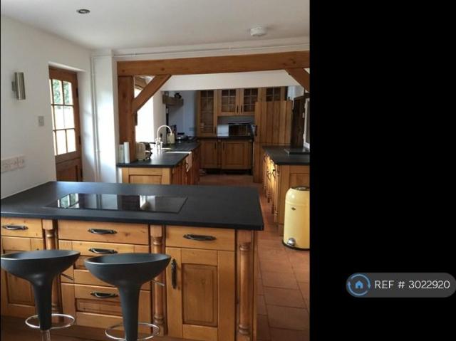 Stivichall Croft, Coventry, CV3 1 bed in a house share to rent £800 pcm £185 pw