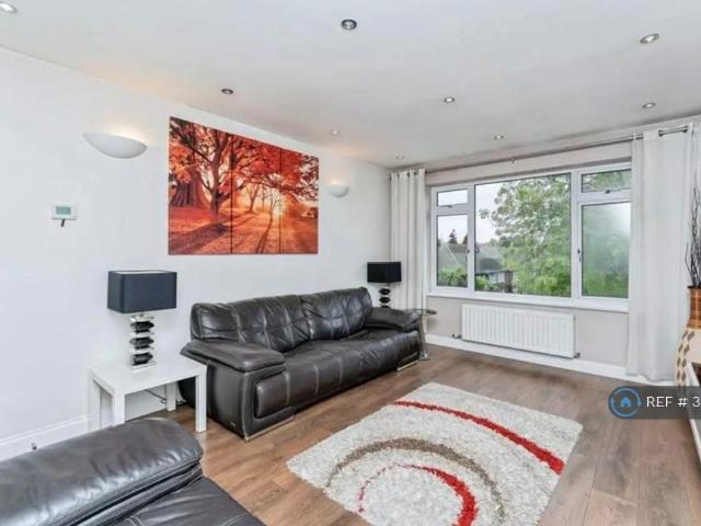 Stickleton Close, Greenford, UB6 2 bed flat to rent £1,900 pcm £438 pw