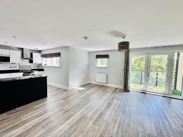 Stickley Court, Faringdon SN7 2 bed flat to rent £1,425 pcm £329 pw