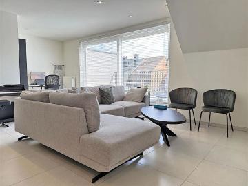 Stijlvol APPARTEMENT duplex met 2 slaapkamers & overdekte autostaanplaats