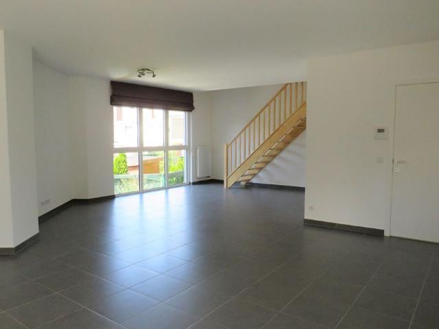 Stijlvol duplex appartement met ondergrondse parkeerplaats inbegrepen!