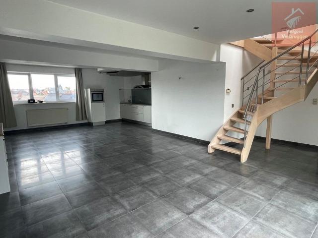 Stijlvol duplex appartement met 2 slaapkamers op 4de verdieping in hartje Aalst