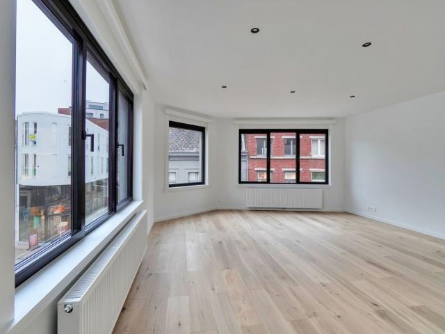Stijlvol gerenoveerd 2 slaapkamer app. in het centrum Has.