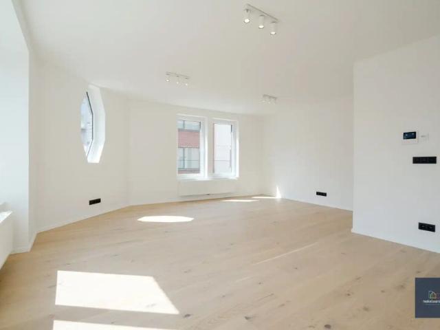 Stijlvol gerenoveerd 2 slaapkamerappartement