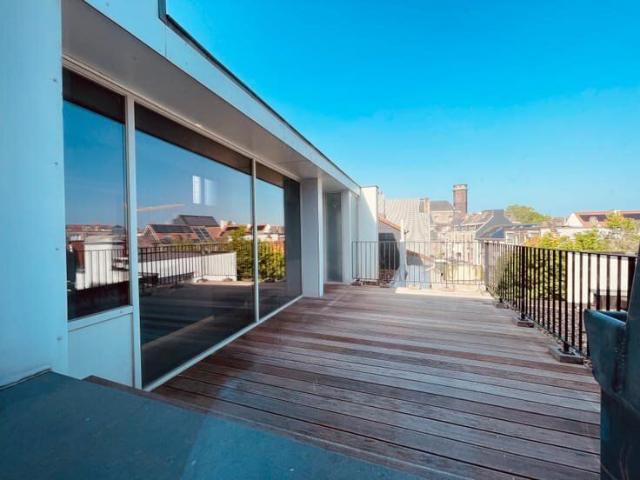Stijlvol, instapklaar duplex appartement en groot terras.