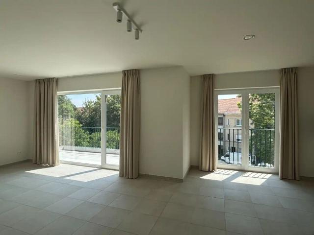 Stijlvol nieuwbouwappartement met 2 slaapkamers, ruim terras, ondergrondse staanplaats en berging in Residentie Groenloo – Koningslo Vilvoorde
