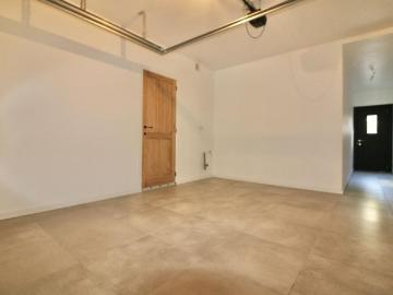 Stijlvolle gerenoveerde woning met 4 slpk, 2 badkamers met garage, tuin en terras voor 1.275 EUR/lmnd