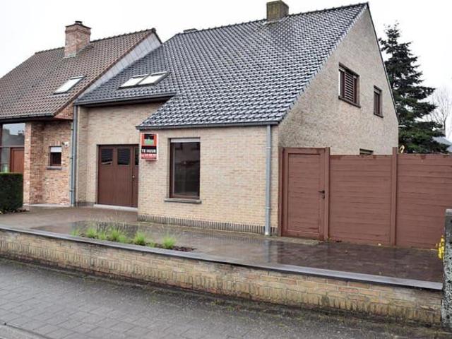 STIJLVOLLE HALFOPEN WONING NABIJ STERREBOS