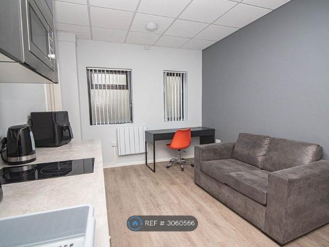 Stile Common Road, Huddersfield HD4, 1 bed flat to rent, £600 pcm | PrimeLocation