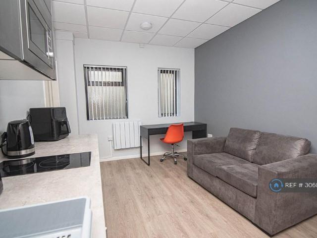 Stile Common Road, Huddersfield, HD4 1 bed flat to rent £600 pcm £138 pw