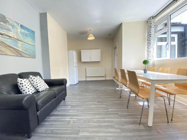 Stile Common Road, Huddersfield HD4 3 bed house to rent £950 pcm £219 pw