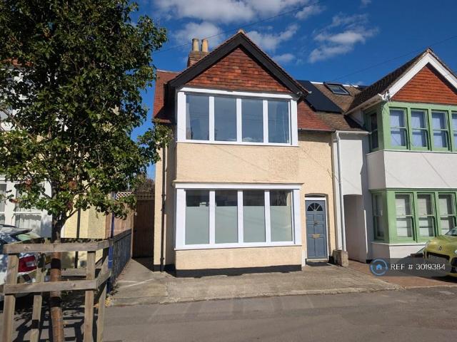 Stile Road, Central Headington. 3 bed semi detached house to rent £2,350 pcm £542 pw