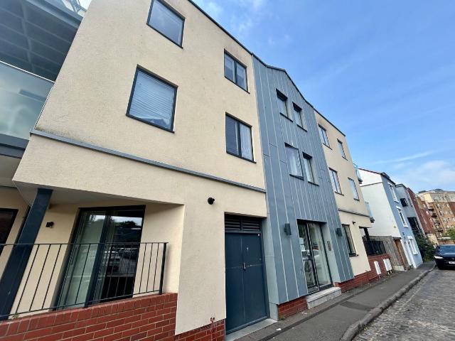 Stillhouse Lane, Bristol BS3, 3 bed flat to rent, £2,200 pcm | PrimeLocation