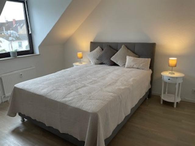 Stillvoll eingerichtete 2 Zi. Wohnung in Holweide für Expats und Professionals in Holweide