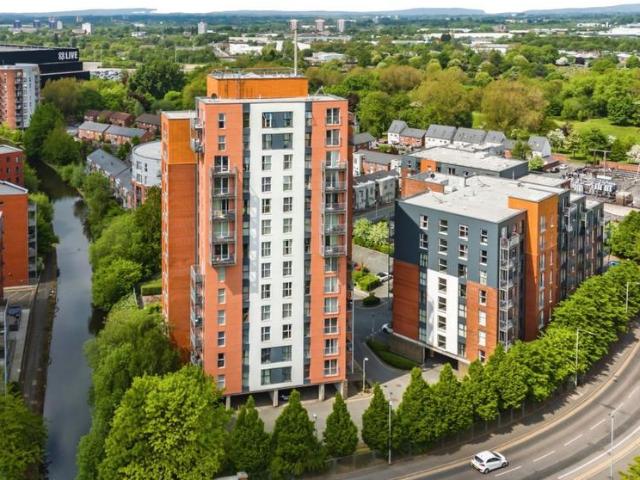 Stillwater Drive, Greater Manchester M11 1 bed apartment to rent £1,050 pcm £242 pw