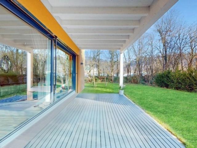 stilsichere 4.5 Zimmer Gartenwohnung mit Einstellhallen und Aussenabstellplatz