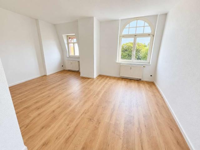 Stilvoll über zwei Ebenen – Ihr neues Zuhause mit Blick zur Goitzsche