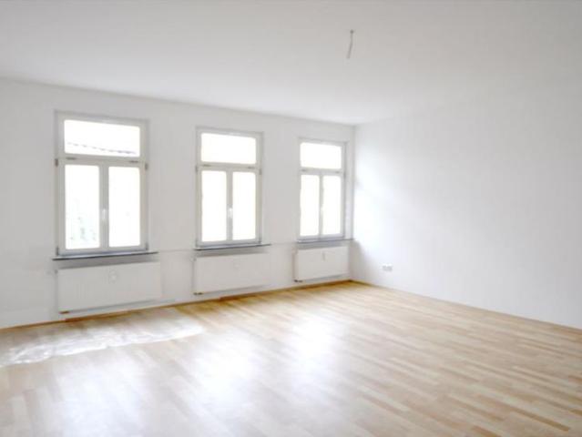 Stilvoll wohnen im Altbau – kernsanierte Wohnung mit großzügigen, hellen Räumen, hohen Decken und optionaler Garage