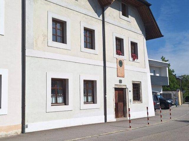 Stilvoll wohnen im denkmalgeschützten Altbau mit Garten