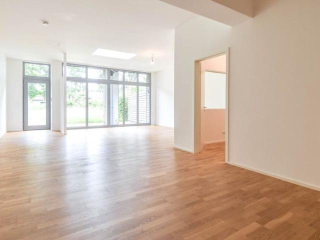Stilvoll Wohnen im kernsanierten Gutshof nahe Neuss – Maisonettewohnung mit Terrasse und Garten