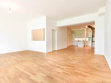 Stilvoll Wohnen im kernsanierten Gutshof nahe Neuss – Maisonettewohnung mit Terrasse und Garten