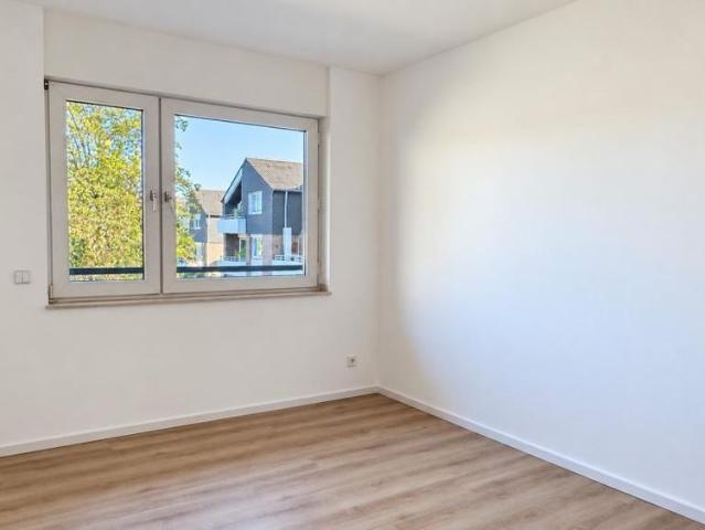 Stilvoll wohnen in Bredeney – Modernisiertes Wohnjuwel mit Balkon