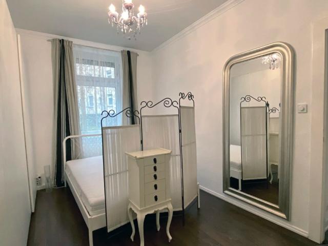 Stilvoll wohnen in Sachsenhausen: Vollmöblierte Zwei Zimmer Wohnung