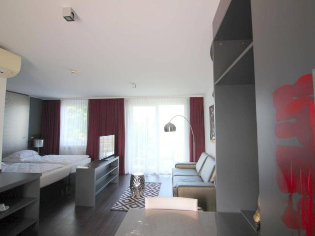 KURZZEITWOHNEN EINFACH VOLL FLEXIBEL MÖBLIERTES APPARTEMENT MIT BALKON & OPTIONALER TIEFGARAGE