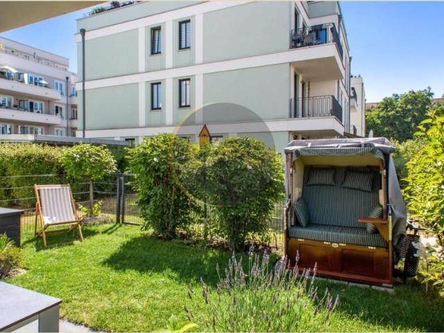 Stilvoll Wohnen in Zehlendorf: 4 Zimmer Maisonettewohnung, Hell und modern, mit Balkon und Garten