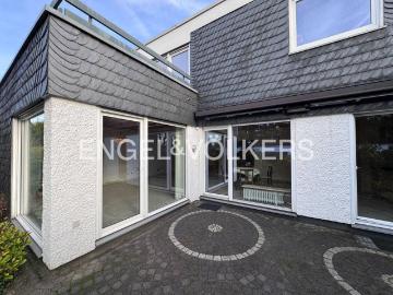 Stilvoll wohnen mit Aussicht Reihenhaus mit Sauna und Garage