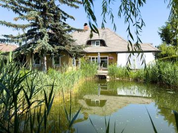 Stilvoll zeitloses Einfamilienhaus | 1220 Wien | 1000 m² Grundstück mit Schwimmteich
