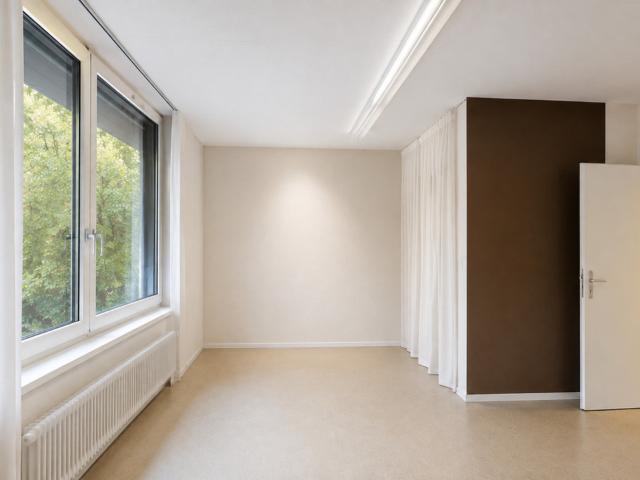 Ideal für Praxis, Büro oder Dienstleistung mit separatem Empfangs /Wartebereich
