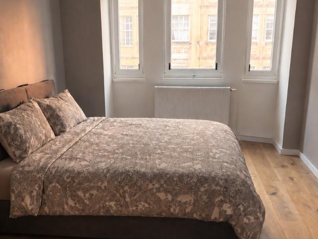 Stilvoll kernsanierte 4 Zi Altbau Wohnung mit Wohnküche