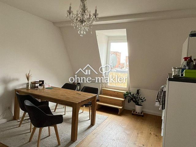 Stilvoll kernsaniertes 3 1/2 Zi Altbau DG mit Wohnküche und Dachterrasse