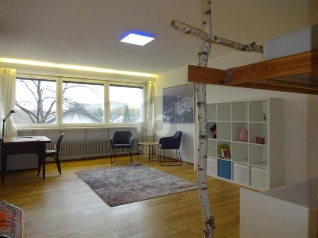 STILVOLL MÖBLIERT UND HELL IN SILLENBUCH