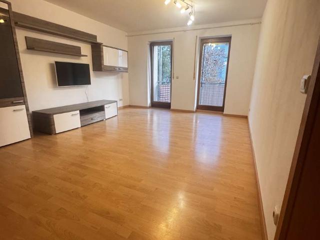 Stilvoll möblierte 3 Zimmer Wohnung mit Balkon und Fußbodenheizung